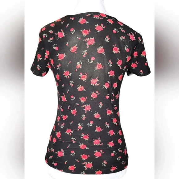 No Boundaries Cut Out V-Neck T-Shirt - Picture 2 of 6